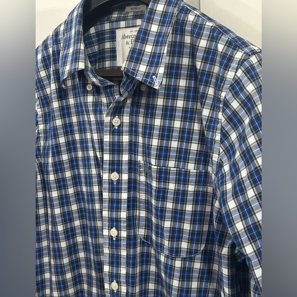 Abercrombie & Fitch Men’s 2XL Muscle Fit Long Sleeve Blue Plaid Button Down - Picture 3 of 9